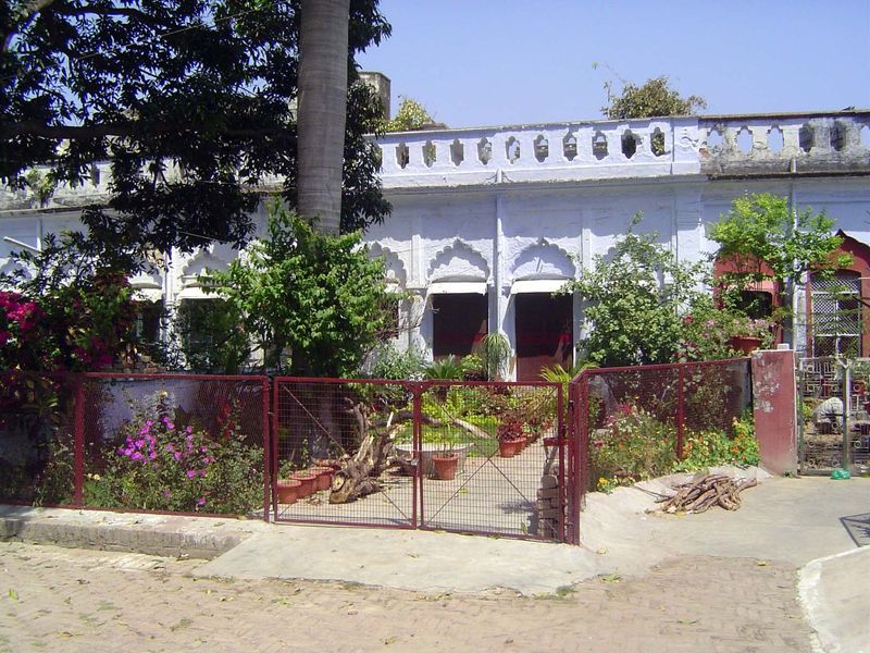 The sides are lined with small apartments.