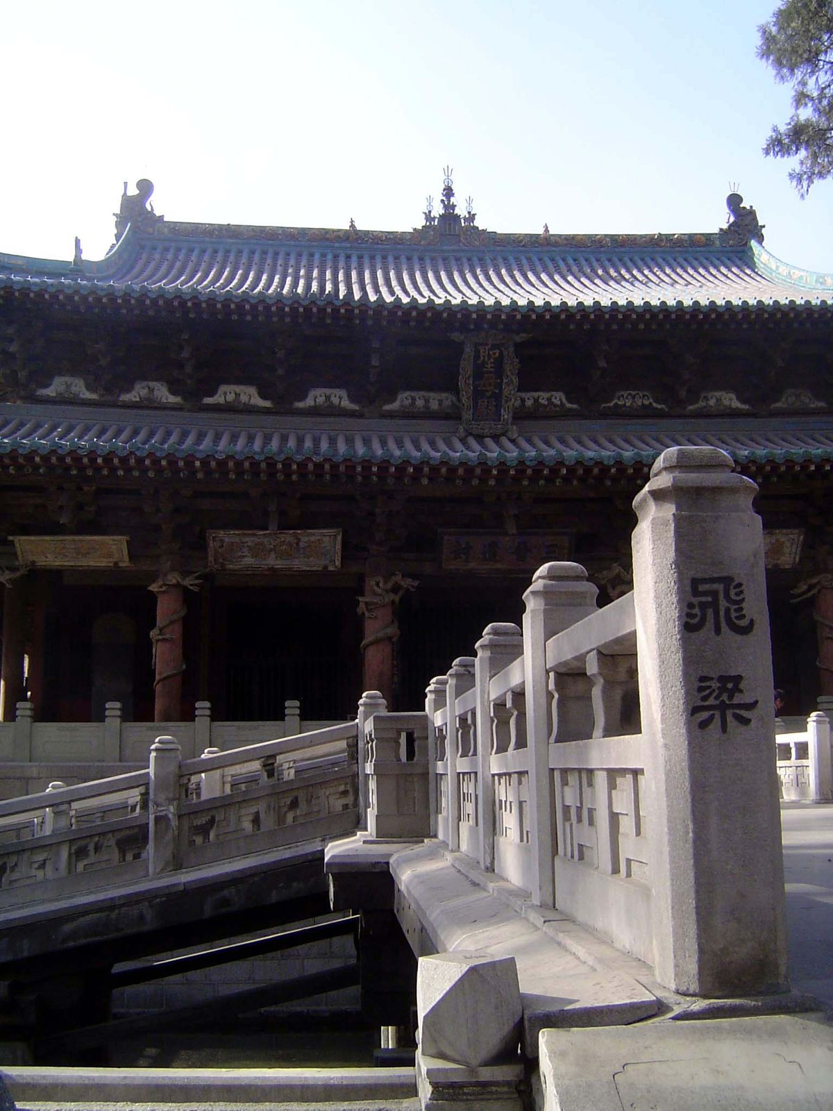 The hall was built between 1038 and 1087. A few years earlier, irrigation canals from the Jin River had been extended to cover a greater are