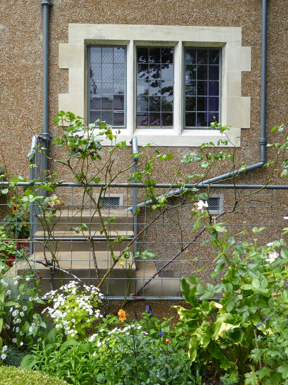Stairs to a bricked-in door? No. Instead, stairs for grocery- and bakery- and butcher-delivery boys who could hand stuff in through a window