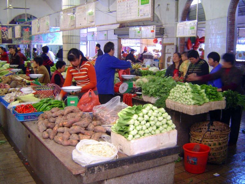There's a real community here, too, and has been for a long time; as far back as the census of 1909, Gulangyu had between 7,000 and 8,000 Ch