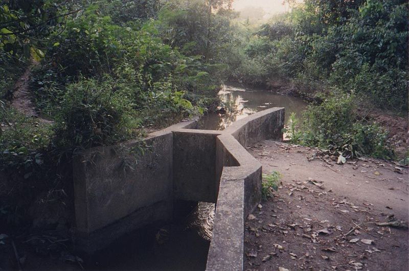 Who built this control structure? Best bet: an NGO or possibly the government through a development bank.