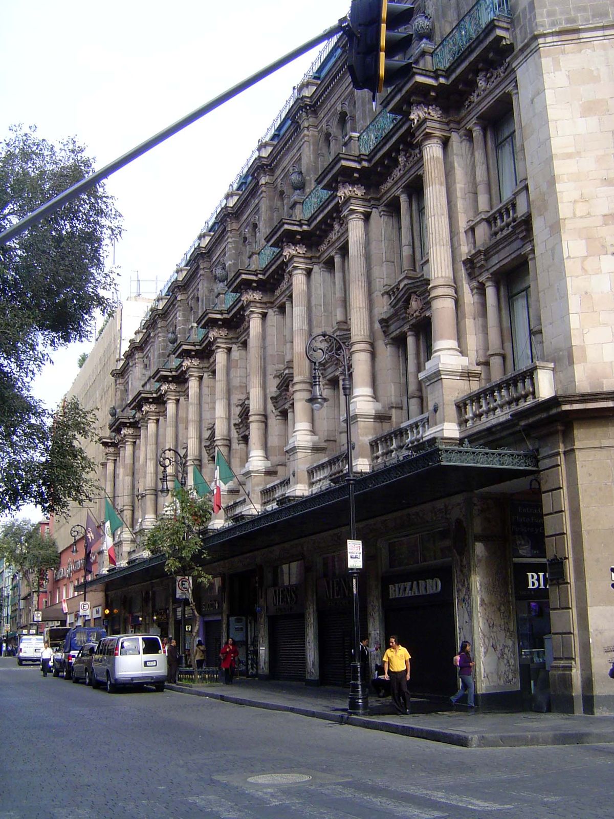 The Gran Hotel de la Ciudad de Mexico was built in 1899 as another department store, the Mercantile Center. Adjoining the Zócalo on the west