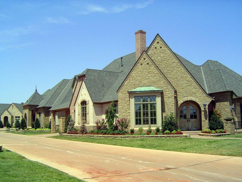 Prices? A house of 3,500 square feet was worth about $530,000 in 2005.