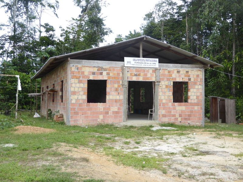 The sign reads: Igreja Pentecostal Primitiva do Brasil, Jose Alves Filho.