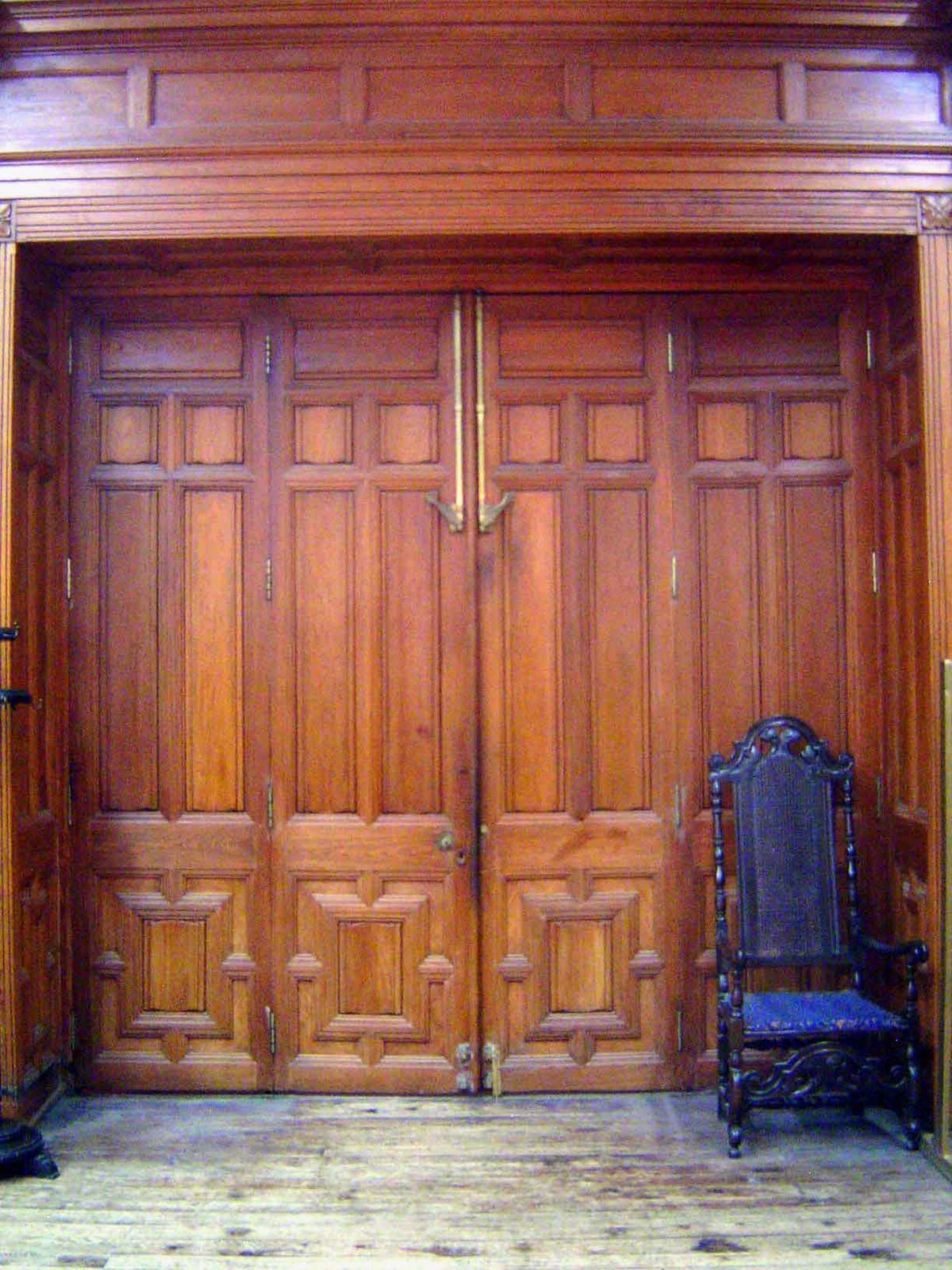 Alas, no photos are now allowed of the main hall, but in the previous folder there's one taken in the early 1990s.