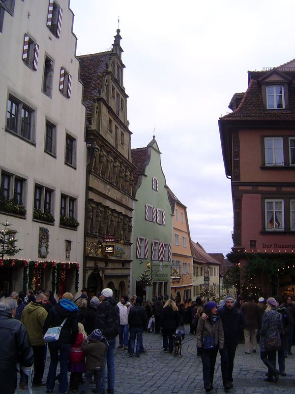 Walter Hass, a member of the German delegation to a symposium of ICOMOS, the International Council of Monuments and Sites, wrote: "When bars