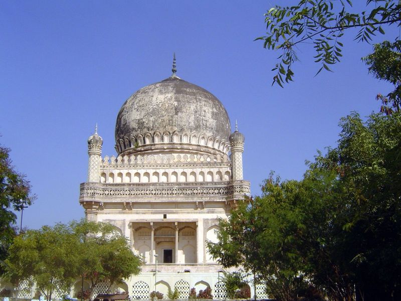 The fourth Qutb Shahi king was Muhammad Qulit Qutb Shah, who reigned from 1580 to 1612. While Shakespeare was busy scribbling, Mohammad was 