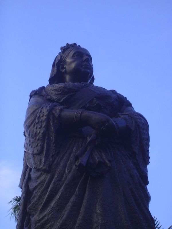 Victoria has stood in the park since her jubilee in 1897. The statue was the work of her official sculptor, Francis Williamson. Two years la