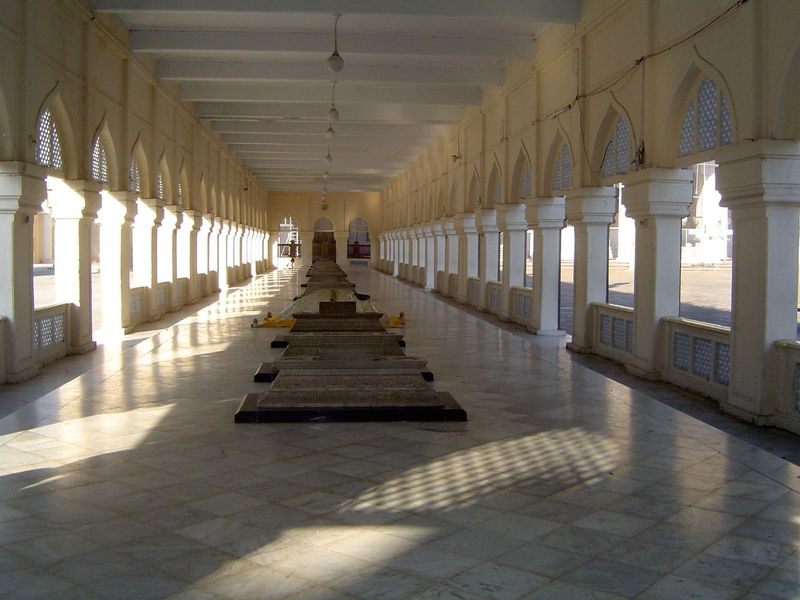The tombs of the nizams are near the mosque to benefit, like the tombs of the Qutb Shahi kings at Golconda, from the sound of prayer.