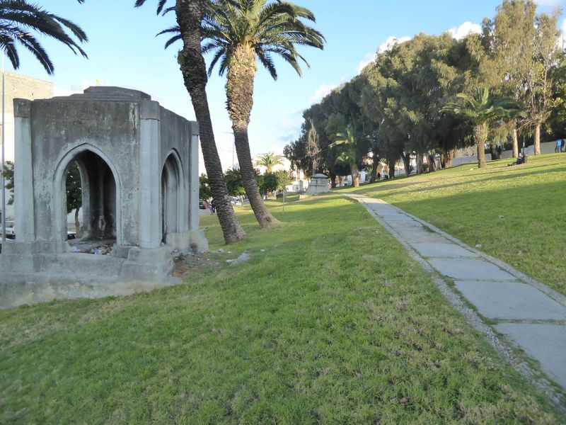 A minute's walk to the graves in the former Mendoubia garden.