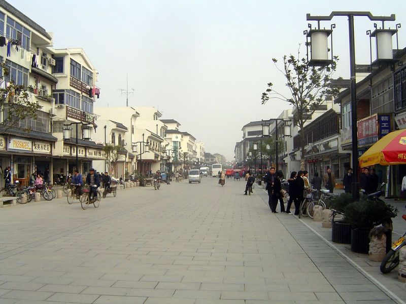 Keep walking! This is a cold winter day, which explains the sparse crowd.