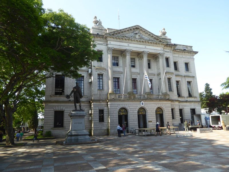 Pretty impressive district headquarters or intendencia for a town of 25,000 people—and only 8,000 in 1908, closer to the date of the buildin