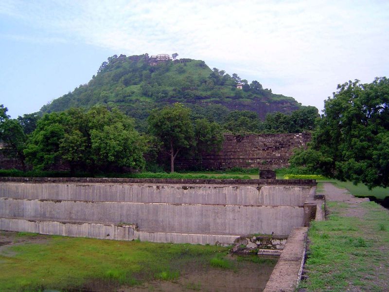 A second tank, the so-called hathi or elephant tank. Beyond it is an inner wall and cliff that rim the citadel. Atop the cliff, on the right