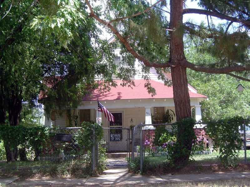 We've moved south of the river, to the pleasantly shady 401 SE 23. The house was built in 1910 and last sold in 1990, for $6,500.