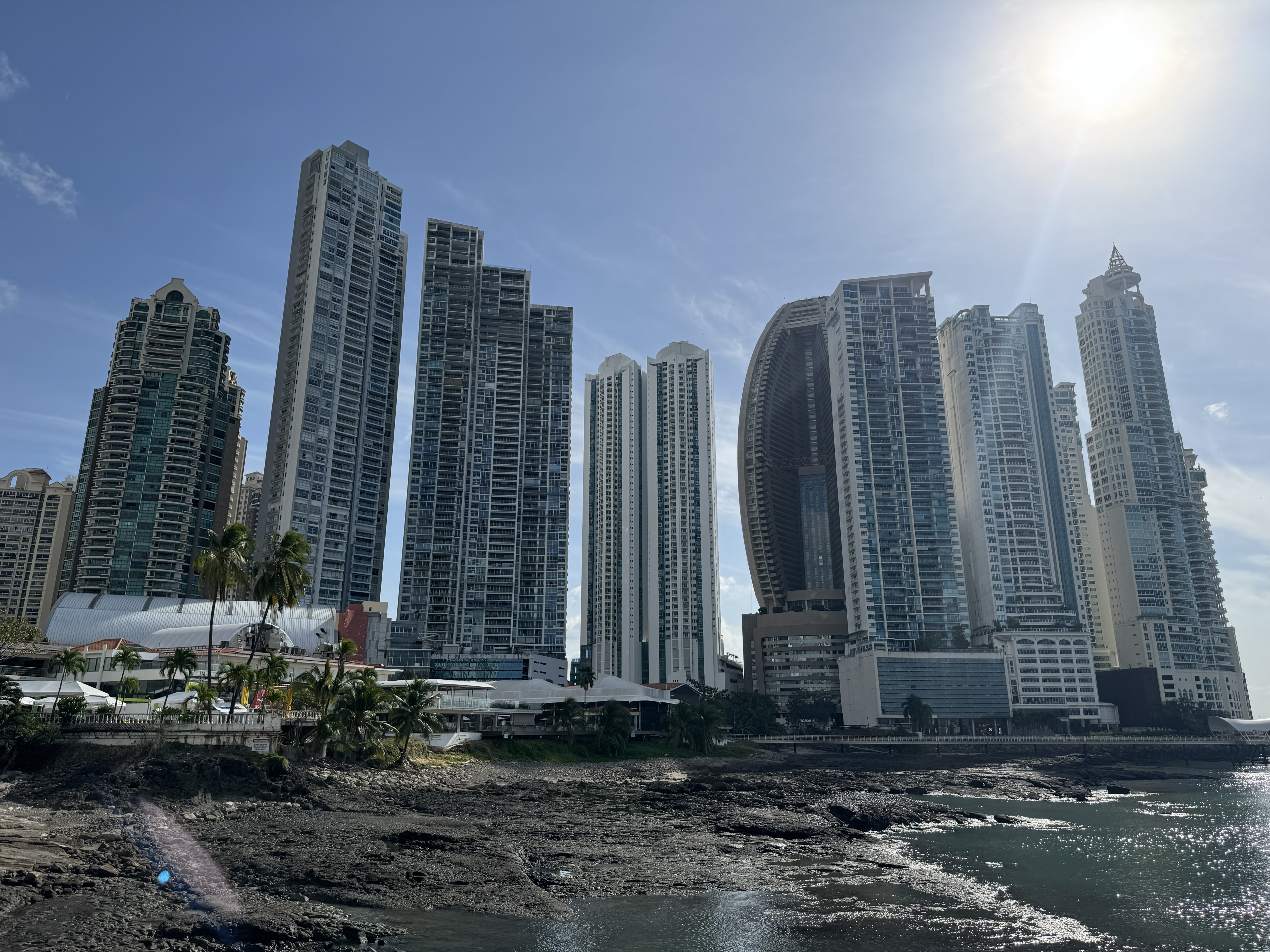 And here's the OMIGOD view toward the "bump," now called Punta Pacifica.   Panama City got its first highrise definition: over 100 meters in