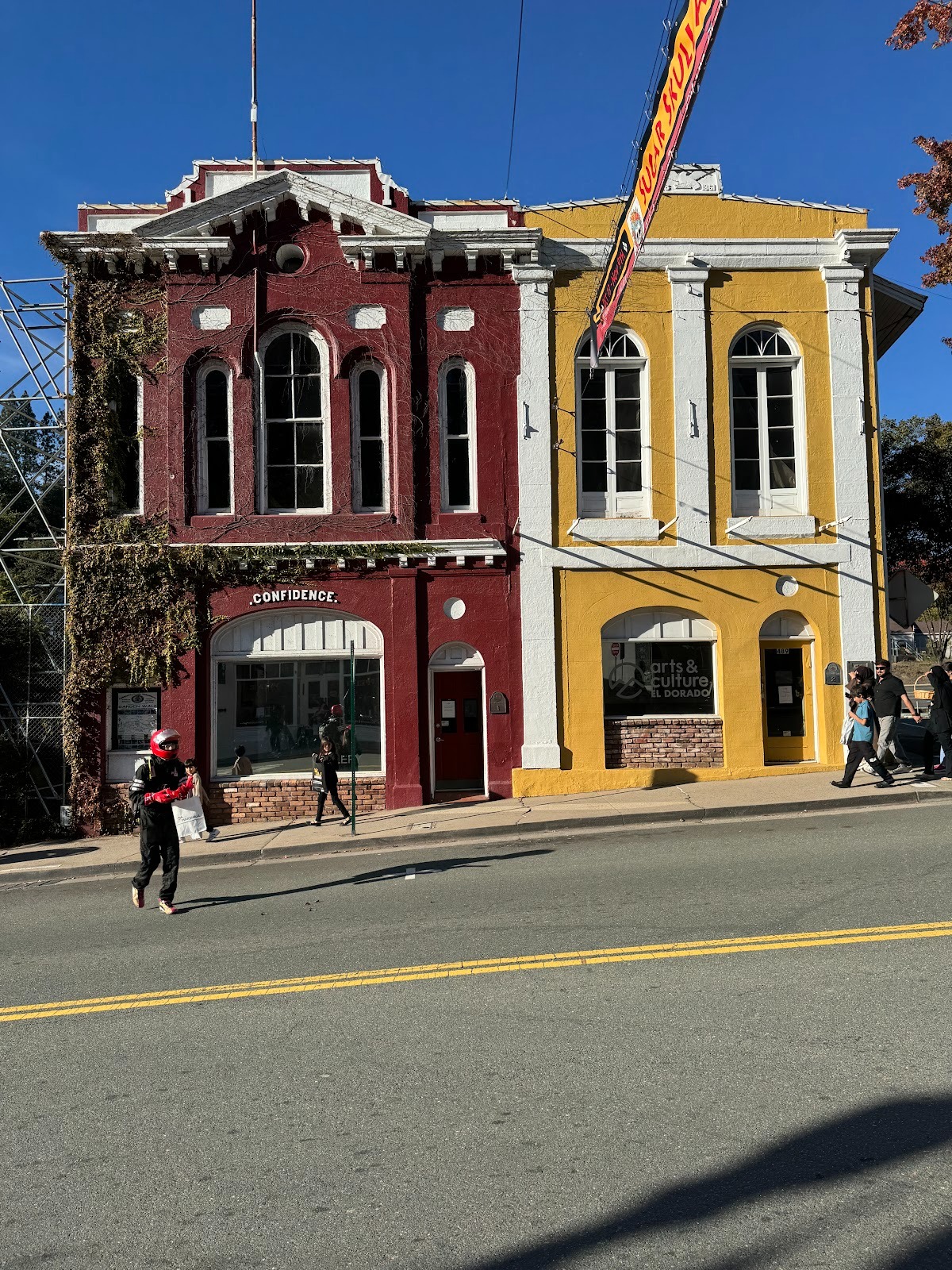 The old city hall is on the left, with a bit of free therapy.  The building on the right has a plaque, for which scroll.