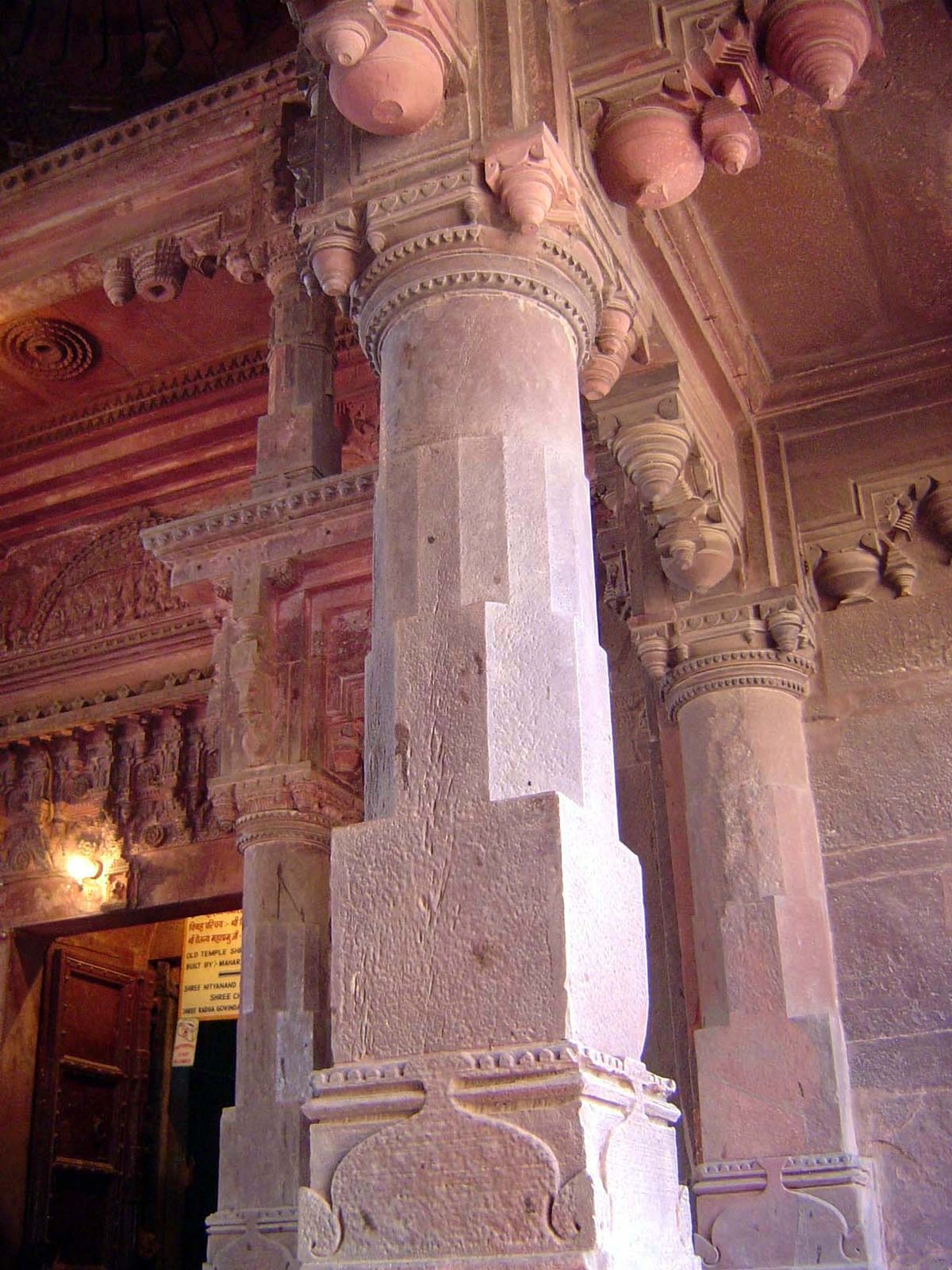Aisle pillars.