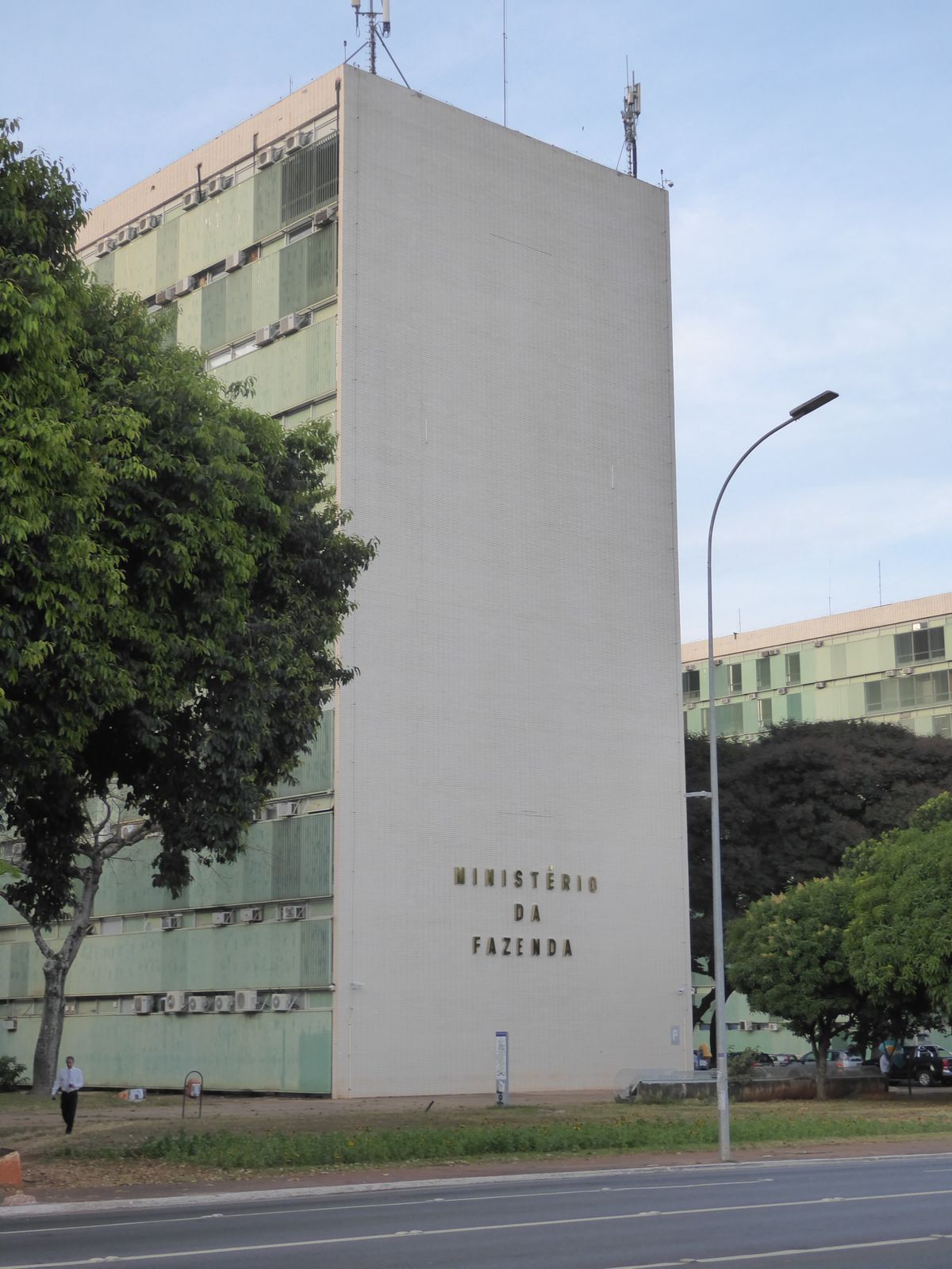 Brazilians today want AC. What would and what probably did Niemeyer say? I'm betting he wouldn't have been happy.