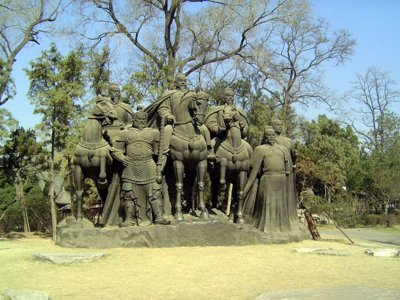 Statuary glorifies the martial past.