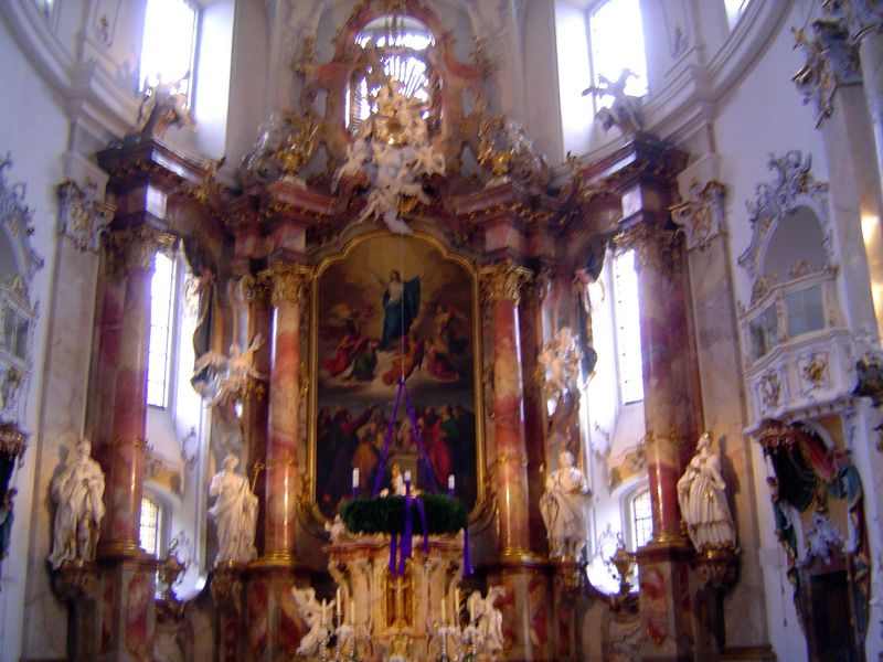 The main altar is comparatively anticlimactic, but notice the shape of the curve, which is oval instead of circular.