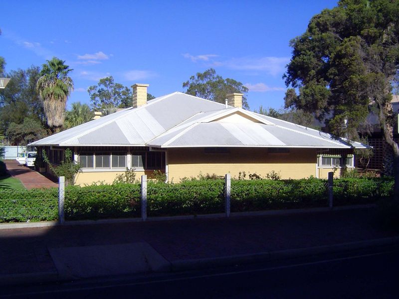 Alice was the capital of short-lived 1926-1931 Central Australia, which existed long enough for only a single Resident, John Cawood. The off