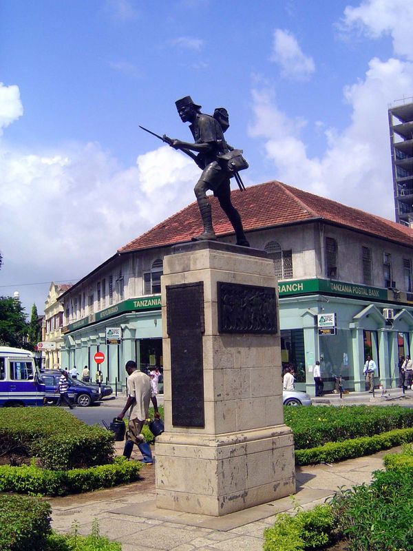 The site remained empty for about a decade until the Commonwealth War Graves Commission commissioned this statue, the Askari Monument, dedic