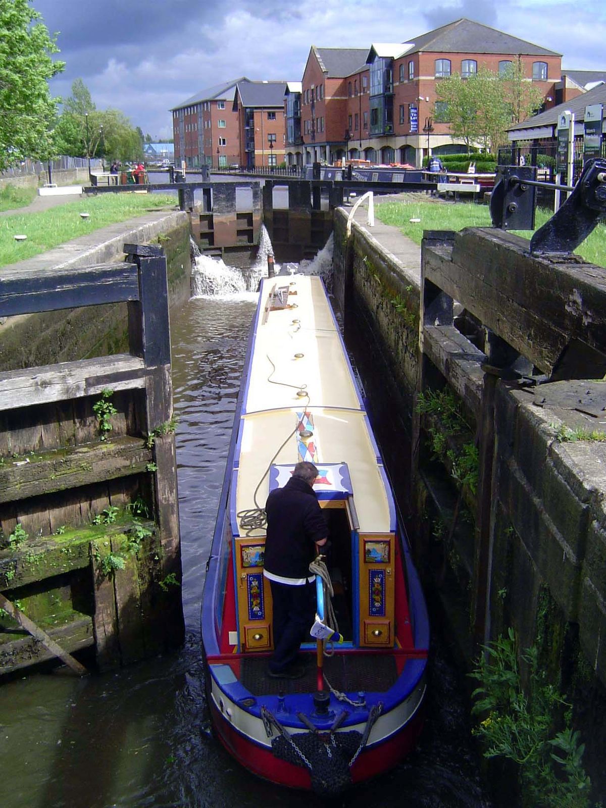 We're down in the flats now; or at least at a place where the locks are sporadic. We're almost ready to swing the door shut and fill the loc