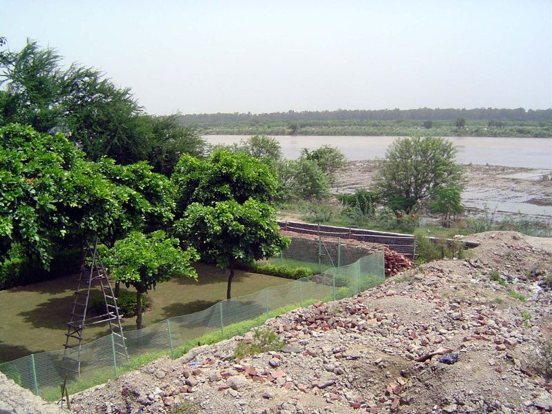 The order was to remove everything within 300 meters of the Yamuna River, which the colony flanks.