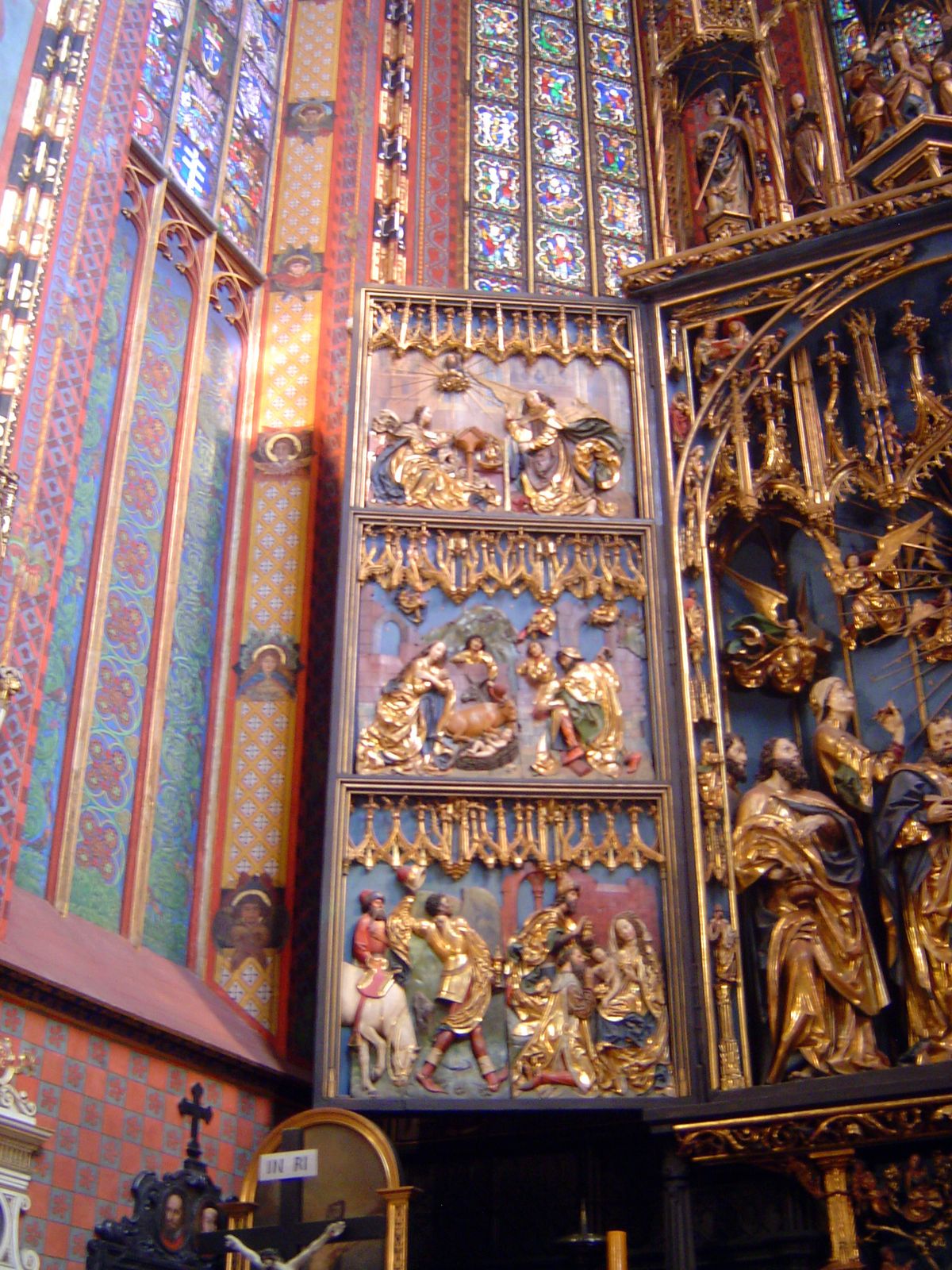 On the left: up top the annunciation; in the middle, the nativity; at the base, the adoration of the magi.