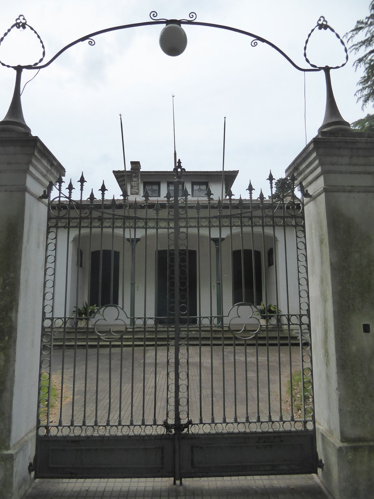 Here's the "big house," the house built nearby for Giebert, the entrepreneur. He died before having much if any chance to enjoy it.