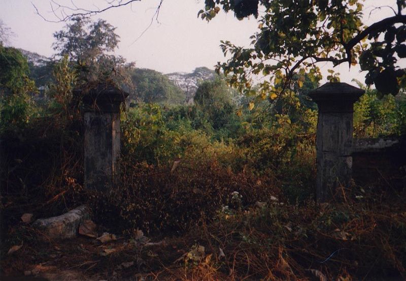 The main gate. No signs. Happy hunting if you want to find it.