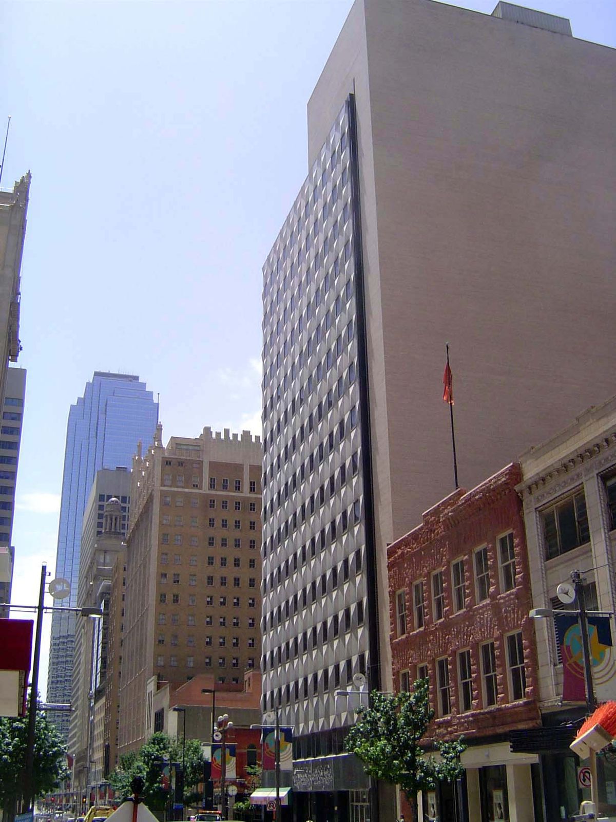 The Praetorian, here from another angle, has been empty since sometime in the late 1980s. Easy to overlook today, it must have once seemed h