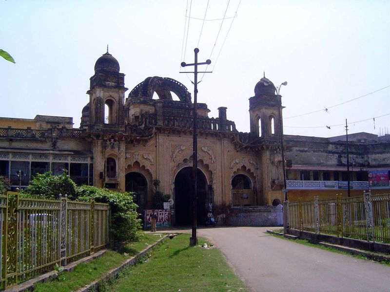 The last of the palaces built by the nawabs was called the Kaiserbagh, or Caesar's Garden. This is the Chaulakhi Gate leading out of the pal