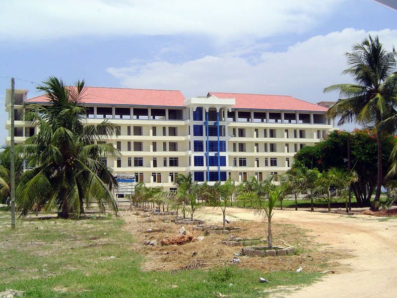 At first glance, you might think this was a hotel, located as it is just inland from the beach.
