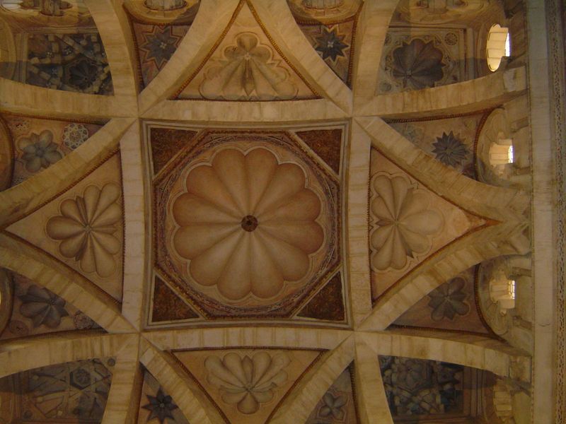 Overhead, the maqsura is roofed by four complex domes; this one is the Capilla de Villaviciosa. Unlike domes in the tradition of European ca