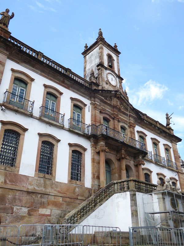 The old town hall and prison is now the Museu de Inconfidencia. Ironically, it was designed by the governor, Dom Luiz da Cunha e Menezes, wh