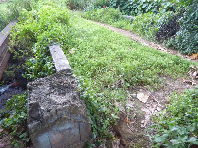 There's not much else left from the German era, unless you count this ruinous bridge over Dewen Neu, the creek at the inland border of Kolon