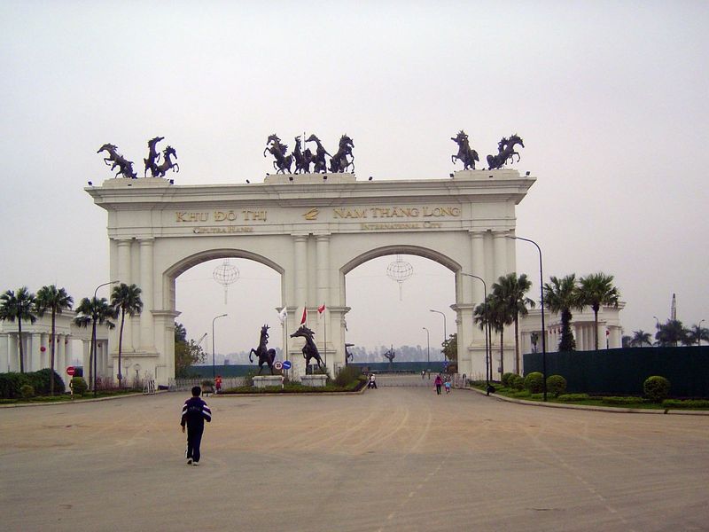 Grandeur on the loose: the entrance to Ciputra Hanoi International City.