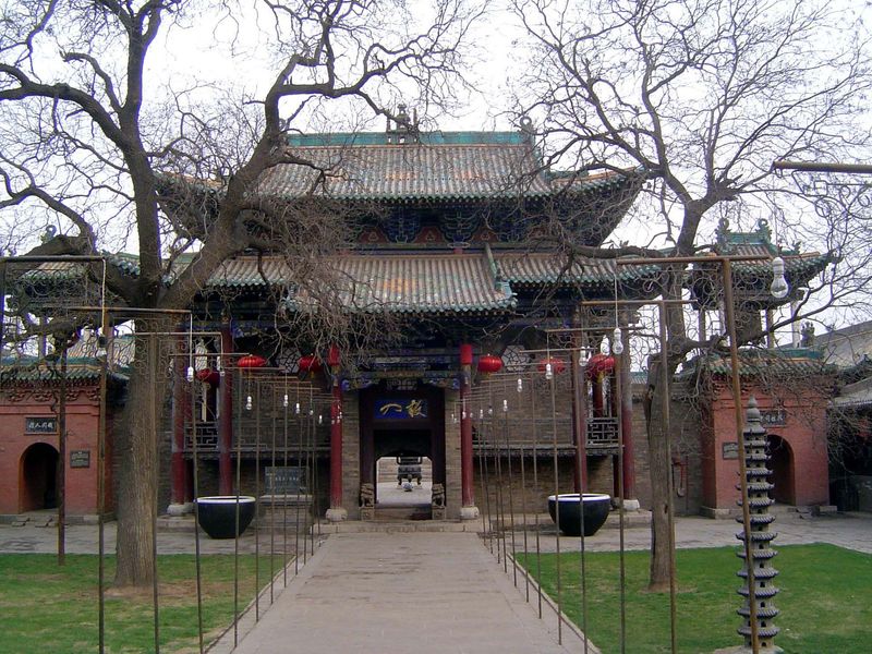 The front yard of the town god temple, rebuilt in 1555. It's located east of South Street and is in a position mirrored on the west by the c