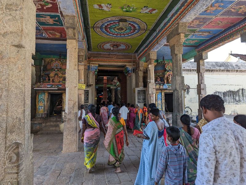 Popular place, with shrines to both Shiva as Adi Kumbeswarar and Parvati as Mangalambai Amman.