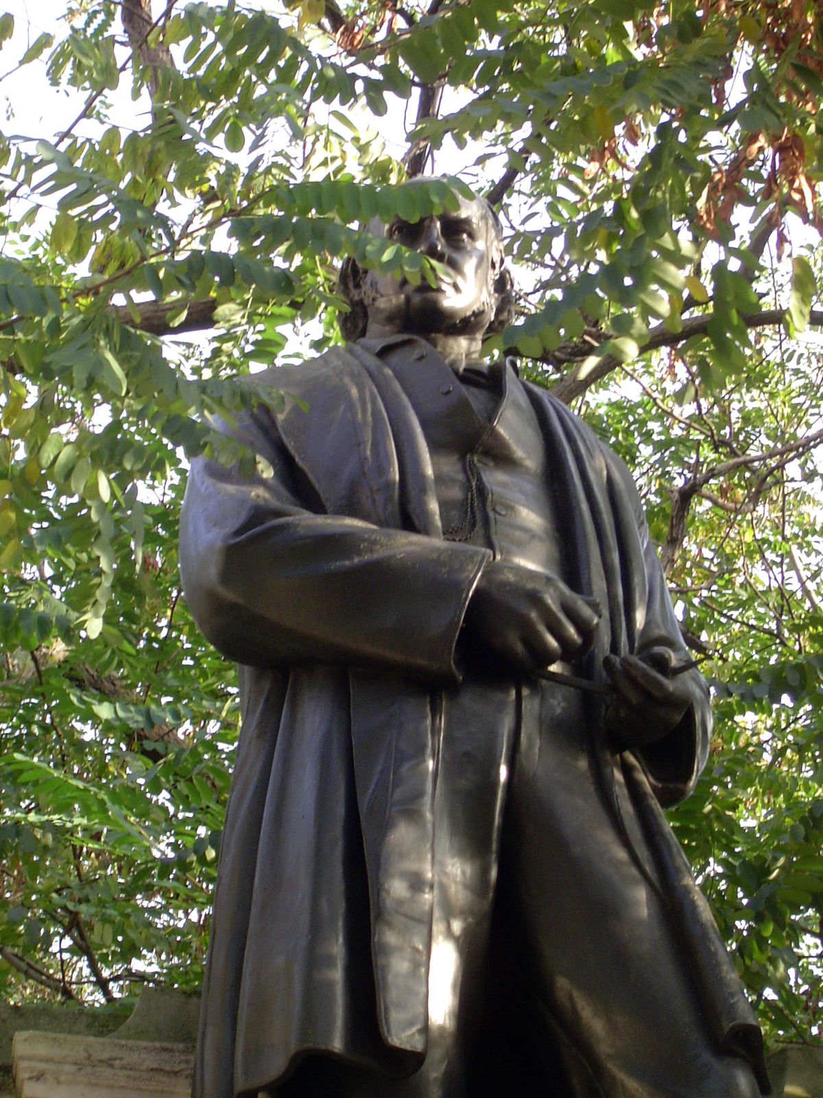 Isambard Kingdom Brunel, civil engineer extraordinaire, enjoys the sunshine in the Embankment Gardens.