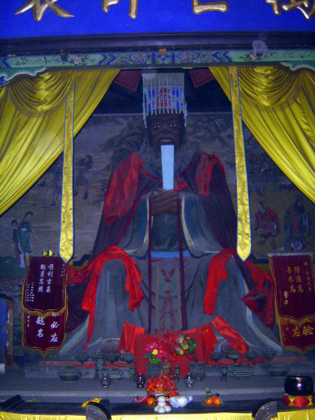 Central image of Confucius.
