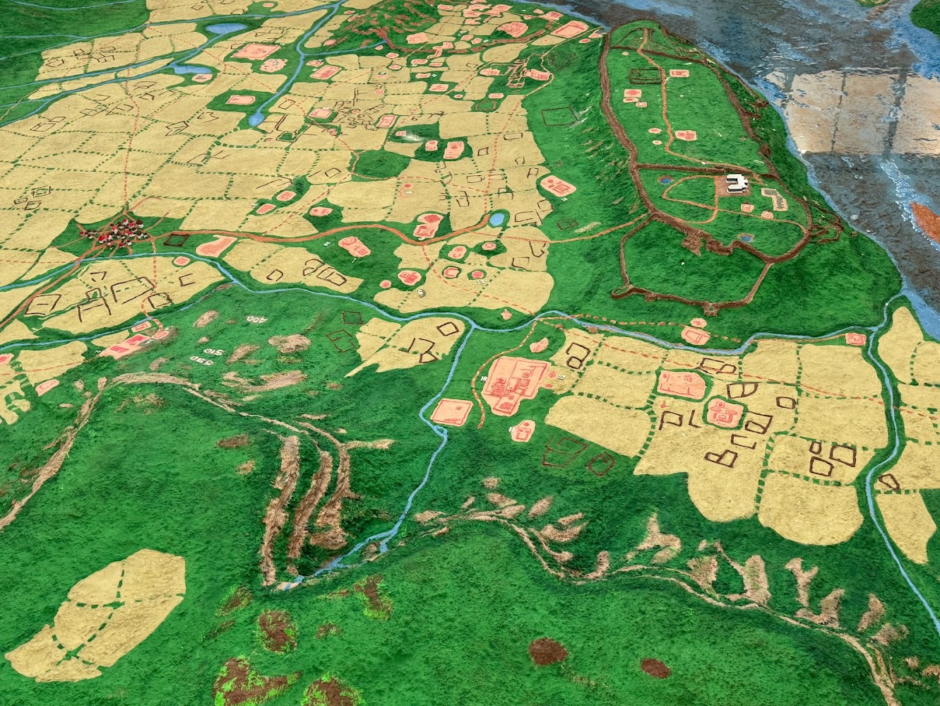 A model in the museum.  The canoe-shaped hill at the right is Nagarjunakonda proper. The museum is the U-shaped building.  The flooded ruins