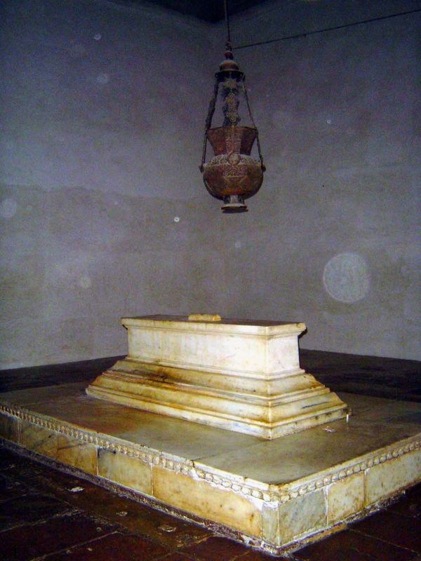 Akbar's tomb. As was customary, there were two tombs: the real one—this one—and a cenotaph or ornamental tomb several stories above it. Alas