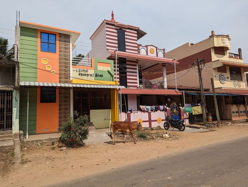 I was trying to get to the Arulmigu Sri Oppiliappan Temple, but I got lost.  Still, when I found this street I knew I had to be near an impo
