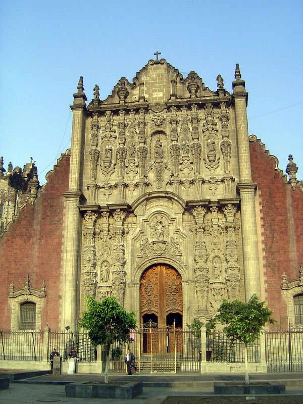Terry calls this "undoubtedly the finest Churrigueresque facade of the city." The sculptor and architect was Lorenzo Rodriguez, who emigrate