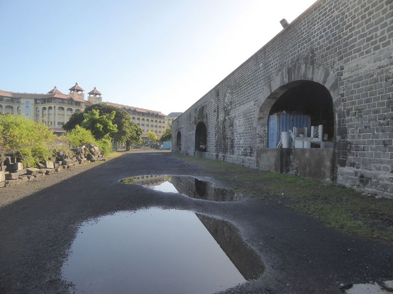 The opening of the bulk sugar terminal in 1980 freed up the waterfront for tourism development, and in 1996 the Caudan Waterfront opened on 