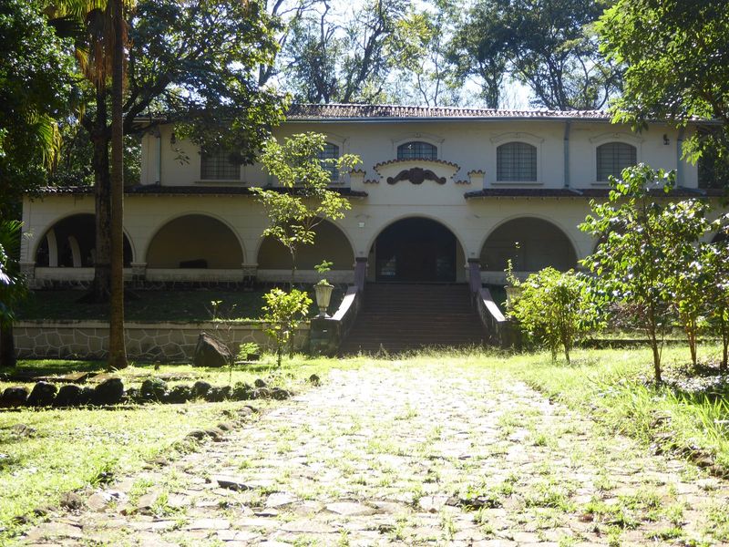 Well, this is sort of the Big House. The problem is that the arcades were added in the 1950s, when all the interior walls were removed to ma