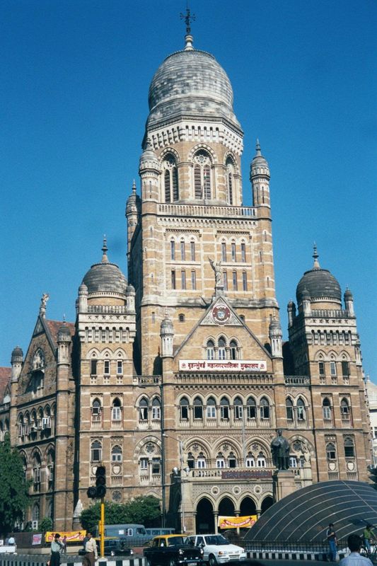 Across the street are the Bombay Municipal Buildings, also designed by Stevens, and completed in 1893. The statue on the gable boasts: Urbs 