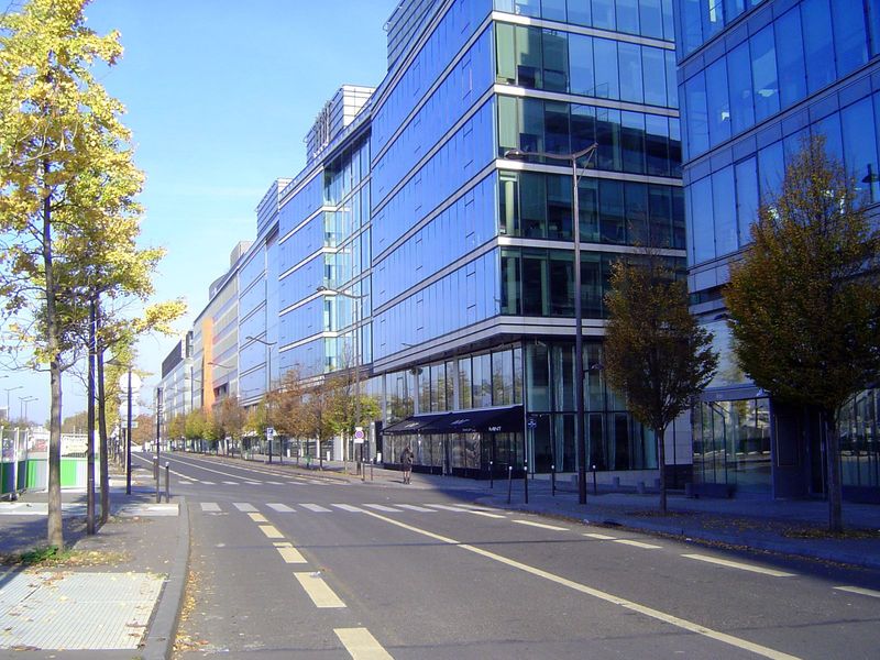 Here it is, Paris Rive Gauche. There are lots and lots of offices here, in part because they can pay higher rents than apartments and in par